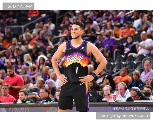 布克无球跑动拉开空间，高效输出改变太阳进攻结构