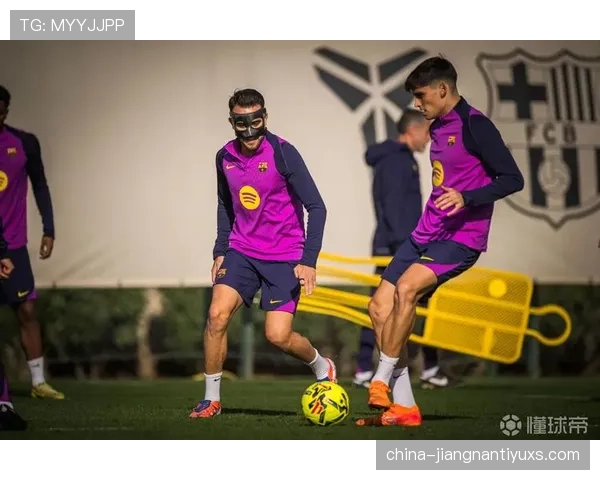 拉菲尼亚训练完顺手给家里泳池换水，这日子谁顶得住