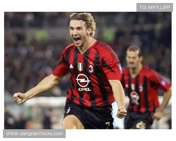 卡纳瓦罗预判抢断压制对方前锋 本赛季回防胜年轻中卫